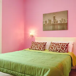 Pink Barbie's House, Domus Lumeras Appartamento